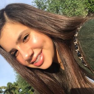 Meet your Posher, Estefania